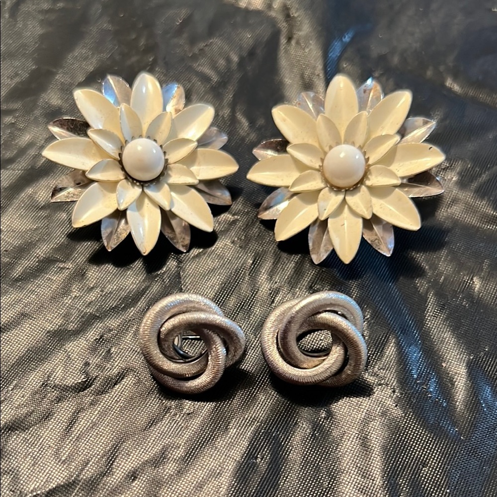 Sarah Coventry Brushed Silver and Silver & White Clip Earrings. (JL2)